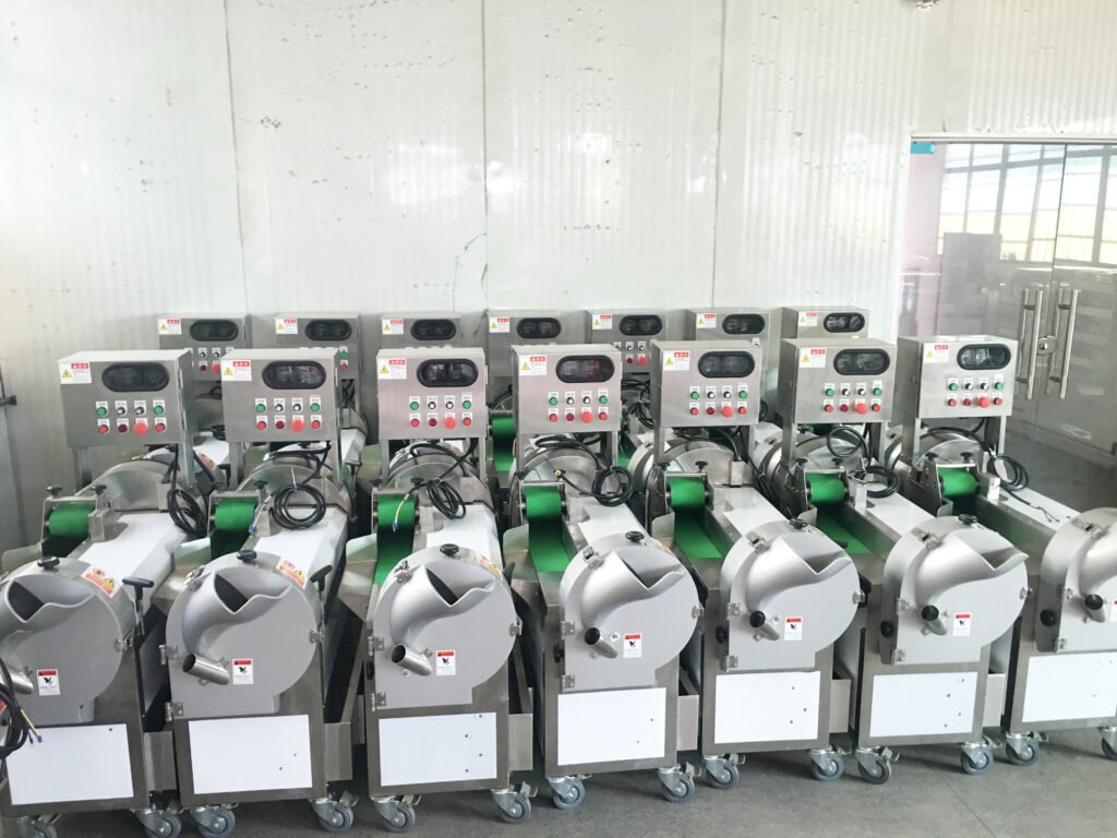 Cutting machine for vegetable